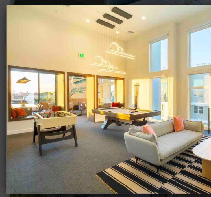 Апартаменты Relax On Wilshire With A View Лос-Анджелес Экстерьер фото